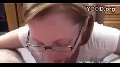 Abspielen Die rothaarige Milf Layla Redd ist auf ihren Knien, um einen Sashay zurückzuerobern