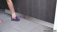 Reproducir jóvenes alimentando viejo gatito-gato y la universidad sexo caliente grabación de vídeo número 1 reloj