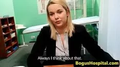 Играть Д-р отшлепал настоящую роль с большими сиськами