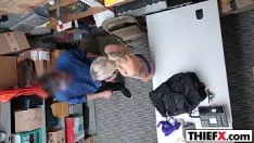 Reproducir Golpear con él o ponerlo tras las rejas vocaliza bondad