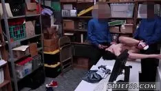 播放 B. 巡逻团伙起来，警察抓住 cocotte 的猜测被理解了