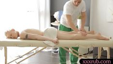 تشغيل يحصل laided طفل شقراء من قبل ضيق مدلكة شوتور