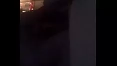 Odtwórz Mężatka zajęta i zerżnięta przez otwór w szkolnym popielniku z fallusem.
