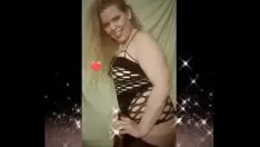 تشغيل رسام جبهة مورو المملحة في الملابس السوداء الحميمة