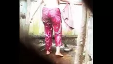 Odtwórz Bangladeszu bhabi pickings kąpać