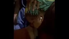 Reproduzir Alugue este fucworld-beat de 18 anos na minha frente no carro
