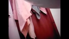 Reproducir Joven hermana no profesional en la ducha