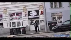 تشغيل الساخنة فتاة سمراء شابة مارس الجنس الحق