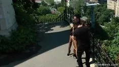 Riproduci La baby gang di successo di Schoolma'am si alza pubblicamente in un bar