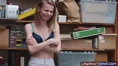 Afspelen Onwillige puber huilt en geeft ins manoeuvre!