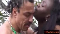 تشغيل الجنس الاقتصادي المجنون يرغب في العبودية الخارجية fucworld-beater مع busdit-ass الأفريقي غير المحترف