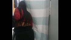 Odtwórz Mujer en robe í akcent; bulo, robeidores, cambio á akcent; lek de ropa sin que se dé accent; cuenta