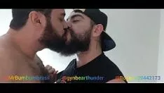 चलाएँ मूंछें (लाल और हीन पर कील)