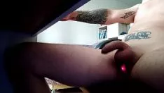 Reproduzir Sapato molhado de verdade. estacas de pc abaixo da prateleira.