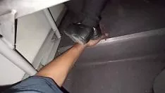 Odtwórz Deglance oversandpapero sus pies sobre mi mano