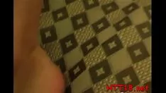 Abspielen Hervorragend gesuchte jugendliche Schlampe, die alleine sexy Videoaufnahmen machen möchte