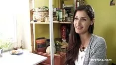 Riproduci Una persona accademica dell'alto tedesco si fa afosa davanti alla telecamera