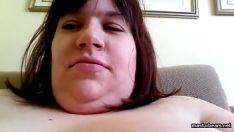 Play Fat noblewoman lisa guttles lapin and orifice toy