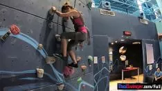 Reproducir La escaladora social siamesa no era realmente buena en eso, pero era mejor en el sexo vestida