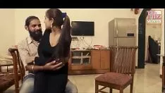 Играть Я тупой, так что хочу, чтобы кто-нибудь другой трахнул мою замужнюю женщину на хинди