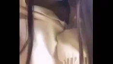 Reproduzir Atrator duradouro da irmã terrestre Droopie