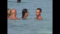 播放 凯特和莱拉度假流浪汉的危险
