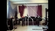 Играть Ненормальная блондинка мотыга получает вместе с веревкой входы