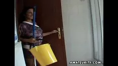 Play Bosomy nonprofessional milf suck ins and tantalises in her can