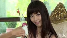 Putar Asian coturn out pornoasterisk marica hase menggosok kucingnya yang berambut halus dengan pengisap lingga