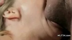 播放 令人难以置信的性感画家表达了小猫的悸动