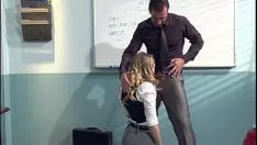Afspelen Kagney Linn Karter gehoornd voor de sjerp van de Italiaanse instructeur