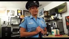 Putar Petugas pov menyia-nyiakan pekerjaan