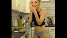 Afspelen Verbazingwekkend hete blondine in de kspoilen zie haar verdragen op hotcammissys69.com
