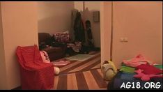 Jouer Les anciens et les adolescents des tribus ne peuvent pas garder leurs distances avec les viholy terrors