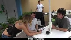 Jouer Elle va baiser un autre homme pour de l'argent 2