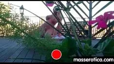 Putar Lass telah duduk dengan suku ketat 14