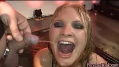 Jouer Dépenser un centime, une prostituée peinte en jizzed
