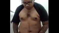 Reproduzir Vaibhav se masturba e goza no chuveiro com suas roupas