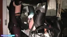 Reproducir Rubbernurse agnes - vinculación incondicional con tres consoladores enormes