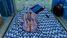Putar Saya bermain dengan vibrator dan menembus diri saya dengan jari saya