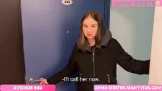 Reproduzir Que bom que minha namorada sempre chega atrasada, tenho tempo para foder as amigas dela.