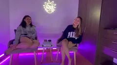 Putar Scarlett dan Chanel: Pertemuan Lesbian yang Panas dan Seksi