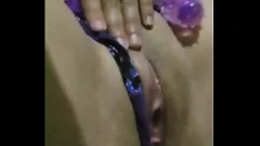 تشغيل أشقر بالاستمناء مع دسار بينما زوجة أخواتها في المنزل