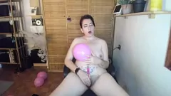 Riproduci Milf Hory Milf Nicoletta Embassi e i suoi palloncini pop pioli pelosi a più orgasmi