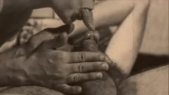 चलाएँ बालों वाली एमआईएलए माँ टैबू फैमिली एनकाउंटर में रेट्रो वाइब्स वापस लाती है