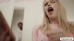 Reproducir Trío de trío vacío con acción anal interracial