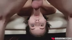 Odtwórz Niegrzeczna przyrodnia siostra Alex Jett robi niesamowitego loda z głębokim gardłem dużemu kutasowi swojego zboczonego przyrodniego brata