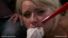চালান gagged স্বর্ণকেশী রুক্ষ আউট প্রকাশ্যে fucked