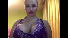 播放 Marina slivak 在凸轮上玩弄她的大罪