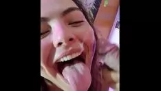 Jouer Je suis psybspoil un adolescent servile cumharlot et je me fais baiser pour gaspiller mon propriétaire jusqu'à ce qu'il éjacule sur mon front et crache